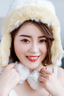 挺岳双腿之间
